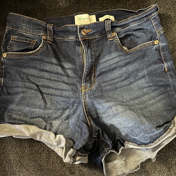 Celebrity Pink shorts w/ rolled cuff - Picture 1 of 3